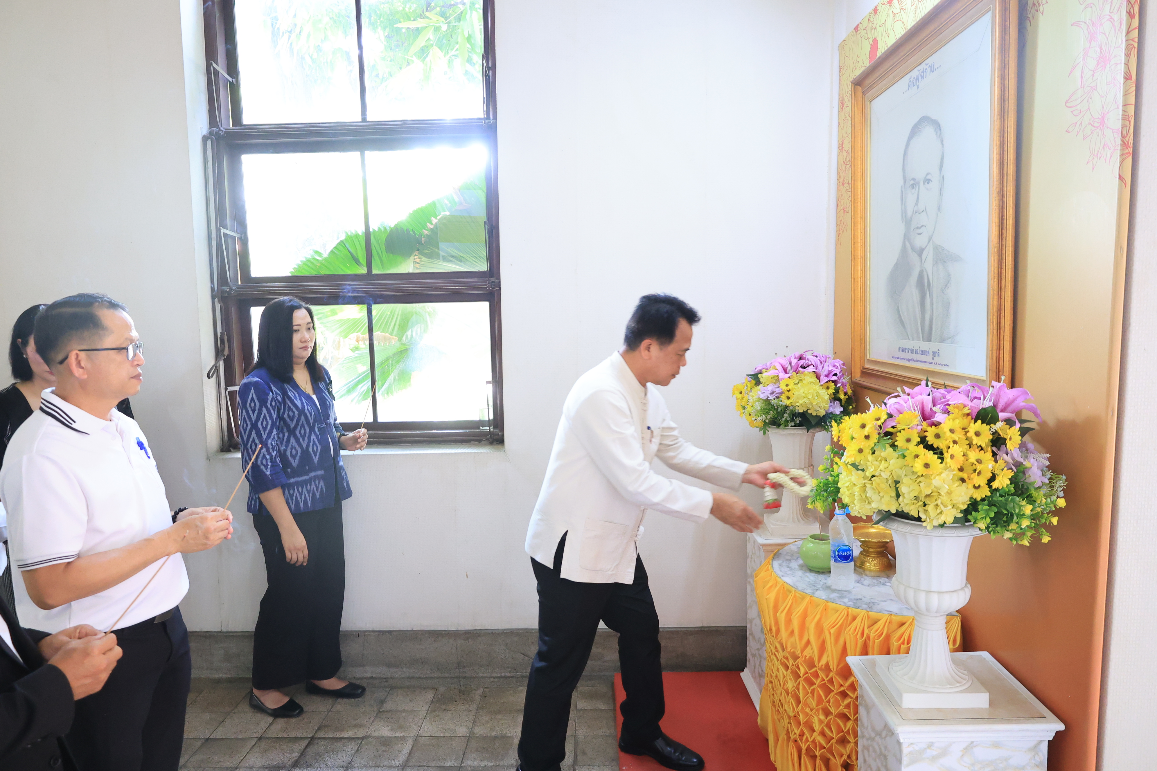 title - รองเลขาธิการ ส.ป.ก. สักการะสิ่งศักดิ์สิทธิ์ประจำ ส.ป.ก. เนื่องในโอกาสเข้ารับตำแหน่งใหม่